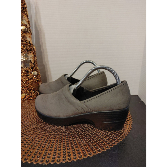 Axxiom Clogs Size 8.5 - Picture 3 of 5